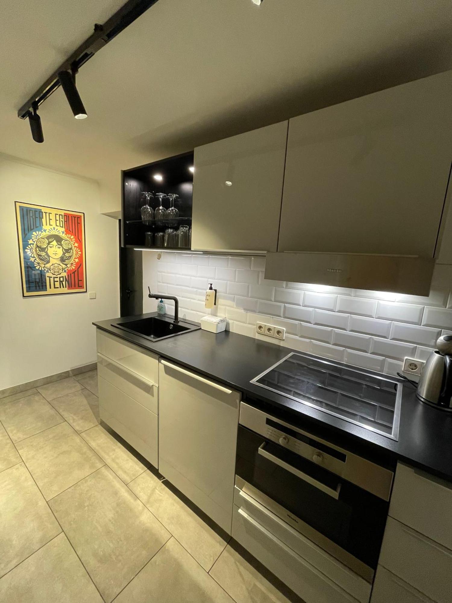 The Suites Alster Waterfront Family Apartments Хамбург Екстериор снимка